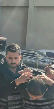 Zonguldak'ta eşini ve araya giren genci tabancayla yaralayan şüpheli yakalandı