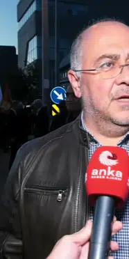 Halk TV önünde toplanan gazetecilerden kayyım tepkisi