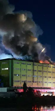 Tuzla'da Ayakkabı Fabrikasında Yangın Paniği: Alevler Yükseliyor!
