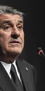 Beşiktaş'ta Serdal Adalı yönetimi ibra edildi