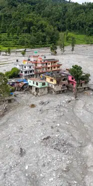 Nepal'de heyelan sonrası meydana gelen selde: 5 kişi kayboldu