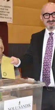 Manisa Barosu'nda yeni dönem: Yeni Başkan Ümit Rona oldu