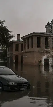 Kağıthane Deresi taştı! Tarihi Sadabad Camii'ni sel bastı