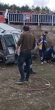 Hafif ticari araç şarampole yuvarlandı: 1 kişi hayatını kaybetti