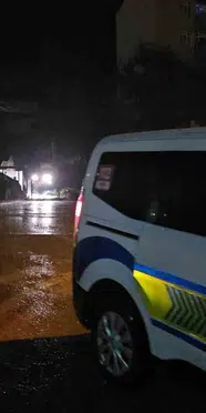 Zonguldak'ta istinat duvarı çöktü: 2 araç göçük altında kaldı