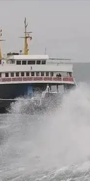 Bozcaada ve Gökçeada feribot seferlerine fırtına engeli