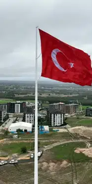 Çerkezköy'de 600 metrekarelik dev Türk bayrağı törenle göndere çekildi