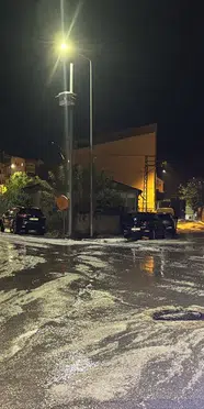Bayburt'ta sağanak yağışın ardından fındık büyüklüğünde dolu yağdı