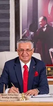 Kemer Belediye Başkanı Topaloğlu ve 8 meclis üyesi CHP'den istifa etti