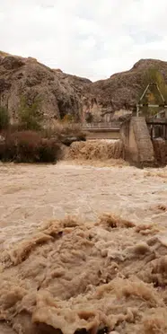 Malatya'da sağanak yağış Tohma Çayı'nı bulandırdı