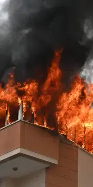 Antalya'da yangın: Dubleks daire kullanılamaz hale geldi