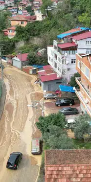 Zonguldak'ta heyelan: Yol kapandı, elektrik hattı koptu