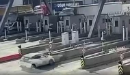 Gişelerde feci ölüm! Bariyere son sürat çarptı alev aldı, böyle kaza görülmedi