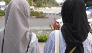 Yüzde 92'si Müslüman olan ülkede okullarda başörtüsü yasaklandı