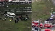 Esenyurt'ta servis aracı şarampole yuvarlandı! Ölü ve yaralılar var