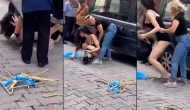 "Sokakta böyle çıplak gezmeyin" deyip saldırdı! Kavga kamerada