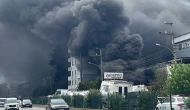 Alışveriş merkezinde yangın çıktı! Gökyüzünü kara dumanlar kapladı