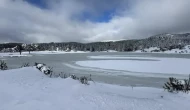 Karagöl Yaylası buzla kaplandı: Gölet buz tuttu