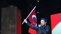 15 Temmuz'un 10. yılında ünlülerden ortak mesaj: Şehitler anıldı, milli birlik vurgusu yapıldı