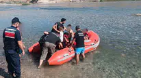 Eğil'de mahsur kalan 8’i çocuk 10 kişi botla kurtarıldı
