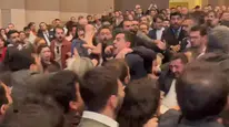 İstanbul Barosu seçiminde yumruklu kavga! Açılan bayraklar ve sloganlar gerginliğe neden oldu