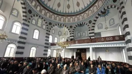 Hayber Camii ibadete açıldı: İlk cuma namazı kılındı