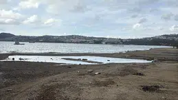 Muğla’da sahilinde deniz yaklaşık 10 metre çekildi: Kum adacıkları oluştu