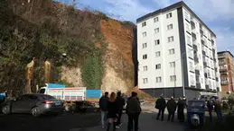 Trabzon’da heyelan: Kaya parçaları eve zarar verdi