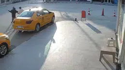 Menüde istediği yemek yok diye satırla saldırdı: Belediye binasında dehşet