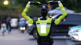 Çin'de yeni dönem: 15 robot trafik akışını düzenliyor