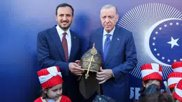 Cumhurbaşkanı Erdoğan’a özel tasarlanan miğfer hediye edildi