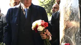 Bahçeli, Türkeş'in mezarını ziyaret etti! "Bayram mesajı" yanıtı dikkat çekti