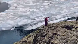 Haziran ortasında kar manzarası! Artabel Gölleri'nde kış ve bahar bir arada