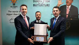 Murat Kurum ve Alparslan Bayraktar, Londra’da AK Parti teşkilatıyla bir araya geldi