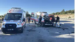 Hasta nakil ambulansı iki tıra çarptı! 1 kişi hayatını kaybetti, 4 yaralı