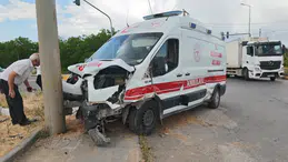 Bitlis'te ambulans kazası! Kavşakta SUV ile çarpıştı: 10 kişi yaralandı