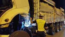 Bursa'da freni patlayan kamyona polislerden müthiş operasyon araç böyle durduruldu