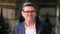 İngiltere'nin yeni başbakanı Andy Burnham oldu