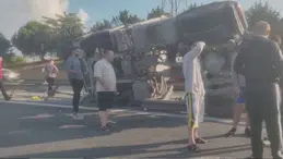 TEM Otoyolu'nda beton tanker devrildi: Ankara yönünde trafik felç oldu