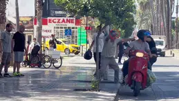 Antalya'da tarihi Hadrian Kapısı önünde bıçaklı kavga: 2 kişi gözaltına alındı
