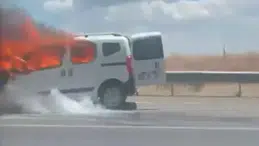 Bingöl-Diyarbakır kara yolunda seyir halindeki otomobil yandı