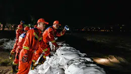 Çin'de şiddetli yağışlar nedeniyle su seviyesi hızla yükseldi