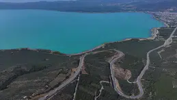 İznik Gölü turkuaz renge büründü: Alg tabakası yüzeye çıktı
