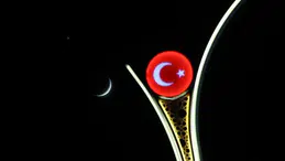 Venüs ile ince hilal aynı gökyüzünde buluşacak! En net izlenebileceği saatler