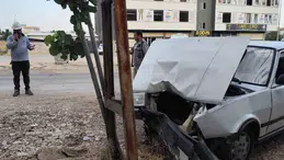 Kahta’da otomobil direğine çarptı: 2 kişi yaralı