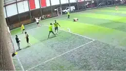 İstanbul’da halı sahada kahreden olay! Genç yaşta hayatını kaybetti