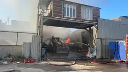 Kocaeli'nde geri dönüşüm deposunda yangın çıktı