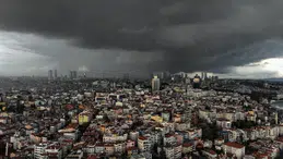 İstanbul'da güneşe ara, kara bulutlar kapladı! Kuvvetli sağanak geliyor
