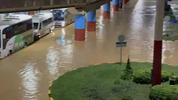 Trabzon’da şiddetli sağanak: Havalimanı otoparkı su altında