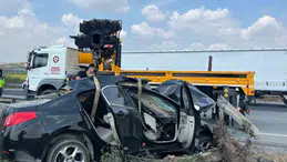 Tarsus'ta otomobil orta refüje çarptı: Sürücü hayatını kaybetti